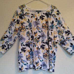NWOT Women's Karen Scott Floral Top. Shades of Blue & Yellow on White Size 2X